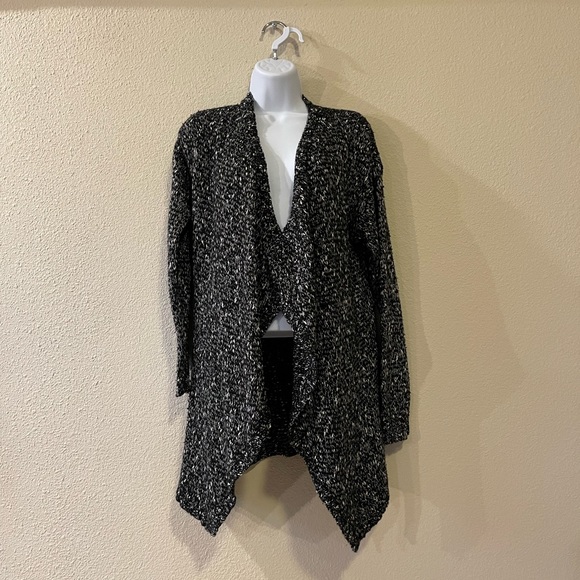 H&M Divided Black And White Waterfall Cardigan Size Medium - Picture 1 of 10